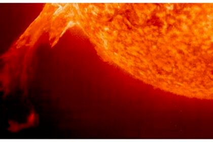 Solar Storm: शक्तिशाली सौर तूफान धरती से टकराया, संचार उपग्रह और पावर ग्रिड्स को हो सकता है नुकसान