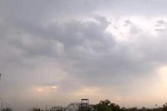 राजधानी में आज बरसेंगे बदरा, 40 किलोमीटर प्रति घंटा की रफ्तार से चलेगी धूल भरी आंधी