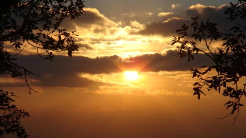 Weather Update: छत्तीसगढ़ के कई जिलों में बारिश की संभावना, दुर्ग सहित इन संभागों में चढ़ेगा पारा