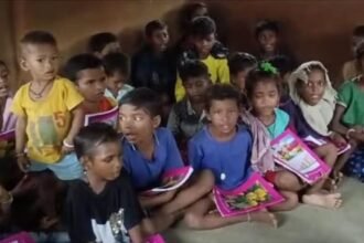 बदलाव की बयार: लाल सलाम के नारों की जगह वर्णमाला सीखेंगे बच्चे, नक्सलगढ़ में पहली बार बजी स्कूल की घंटी