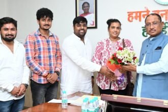 एवरेस्ट फतह करने वाली पर्वतारोही ने की सीएम से मुलाकात