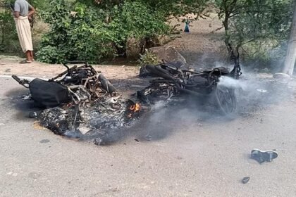 भीषण सड़क हादसा: दो बाइक की टक्कर के बाद लगी आग; चार लोग जिंदा जले