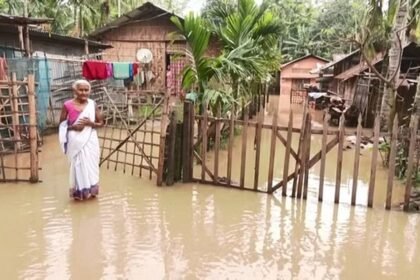 बाढ़ से बिगड़े हालात, 22 लाख लोग प्रभावित, 77 जंगली जानवरों की मौत