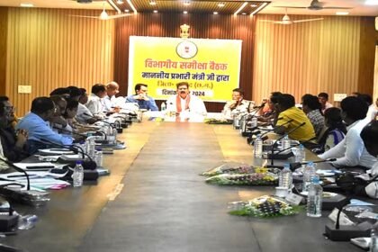 एक्शन में डिप्टी सीएम: थाना प्रभारी सहित तहसीलदार सस्पेंड, नक्सल समस्या पर बोले-बस्तर को साफ करके रहेंगे