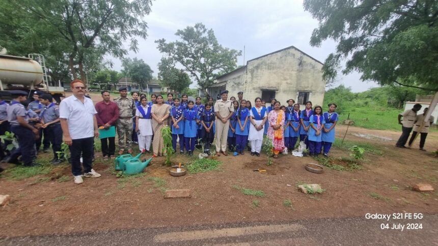 केंद्रीय विद्यालय, सीआईएसएफ भिलाई में सघन पौधरोपण कार्यक्रम का आयोजन