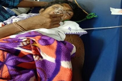 करंट की चपेट में आई खेत में काम कर रही महिला, लोगों ने डंडा मारकर किया अलग, इलाज जारी