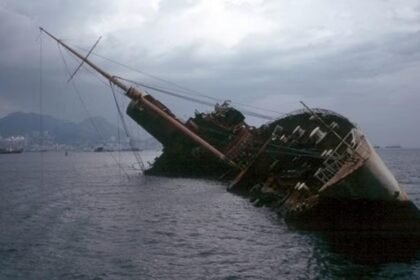 ओमान के तट पर तेल टैंकर पलटने से चालक दल के 16 सदस्य लापता, 13 भारतीय भी शामिल