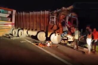 सड़क हादसा: तेज रफ्तार ट्रक खड़ी बस से टकराई, छह की मौत कई घायल