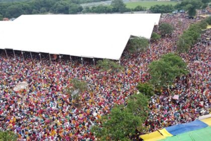 शिव महापुराण के सांतवें और अंतिम दिन शिव भक्तों का जलसैलाब : पंडित प्रदीप मिश्रा को सुनने जुटे लाखों श्रद्धालु