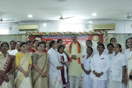 अस्पताल में नर्स की भूमिका मां के समान, मरीजों की अपने बच्चों समान देखभाल करे:स्वास्थ्य मंत्री श्याम बिहारी जायसवाल