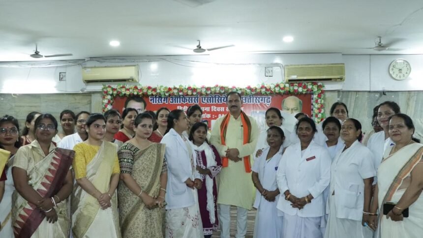 अस्पताल में नर्स की भूमिका मां के समान, मरीजों की अपने बच्चों समान देखभाल करे:स्वास्थ्य मंत्री श्याम बिहारी जायसवाल