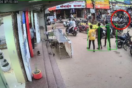 Video: सुपेला आकाशगंगा मार्केट से बाइक चोरी का वीडियो, शातिर ने बड़ी ही चालाकी से पार की बाइक