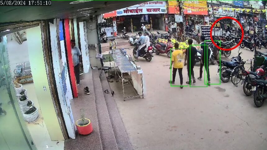 Video: सुपेला आकाशगंगा मार्केट से बाइक चोरी का वीडियो, शातिर ने बड़ी ही चालाकी से पार की बाइक