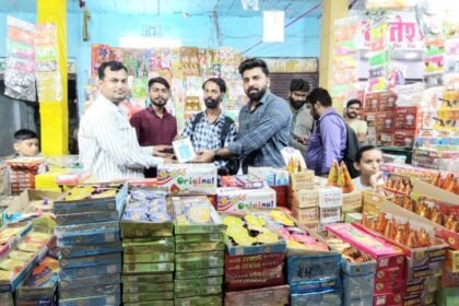 छोटी दिवाली पर बाजार में रौनक, तेरस के बाद चौदस में भी खूब उमड़ रही भीड़, खिले व्यापारियों के चेहरे