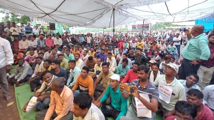 5 सूत्रीय मांगों को लेकर 1.80 लाख शिक्षक फिर हड़ताल पर, कक्षा पहली से लेकर 12वीं तक की पढ़ाई रही ठप्प