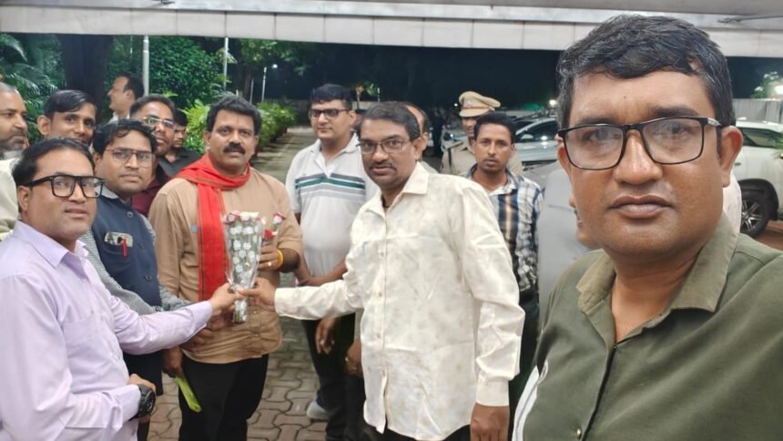 छत्तीसगढ़ के 2000 आधार ऑपरेटर्स के सामने बेरोजगारी का खतरा, बंद होने की कगार पर आधार सेंटर