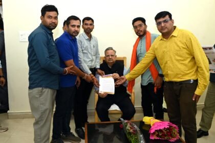 आधार ऑपरेटरों पर रोजी रोटी का खतरा, समस्यायों को लेकर विधानसभा अध्यक्ष डॉ रमन सिंह से की मुलाकात