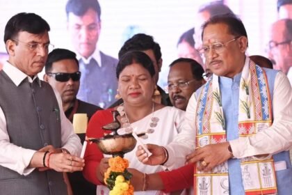 भगवान बिरसा मुंडा की जयंती पर जशपुर में निकली भव्य पदयात्रा, केन्द्रीय मंत्री मंडाविया ने किया शुभारंभ