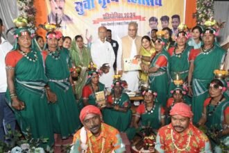 दुर्ग ग्रामीण विधानसभा स्तरीय सुवा महोत्सव का समापन, 50 से अधिक सुआ नृत्य समूहों ने दी प्रस्तुति