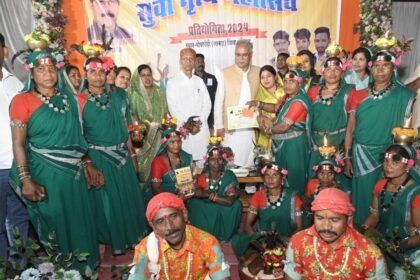 दुर्ग ग्रामीण विधानसभा स्तरीय सुवा महोत्सव का समापन, 50 से अधिक सुआ नृत्य समूहों ने दी प्रस्तुति