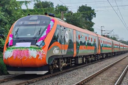 वंदे भारत एक्सप्रेस को बेपटरी करने की कोशिश नाकाम, पायलट की समझदारी से टला बड़ा रेल हादसा