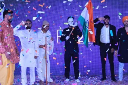 धर्म भले ही अनेक, लेकिन देश एक 'भारत'