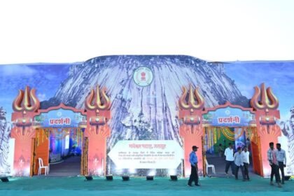राजिम कुंभ कल्प में वर्ल्ड रिकार्ड में शामिल मधेश्वर पहाड़ की प्रदर्शनी लोगों को लुभा रही