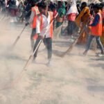 सरकार का बड़ा फैसला: सफाई कर्मियों को 10 हजार बोनस का एलान, 16000 न्यूनतम वेतन और मुफ्त इलाज की भी घोषणा
