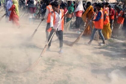सरकार का बड़ा फैसला: सफाई कर्मियों को 10 हजार बोनस का एलान, 16000 न्यूनतम वेतन और मुफ्त इलाज की भी घोषणा