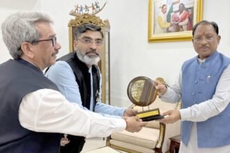 सीएम साय को आईआईएम रायपुर के निदेशक रामकुमार काकानी ने लीडरशिप प्रोग्राम में शामिल होने किया आमंत्रित