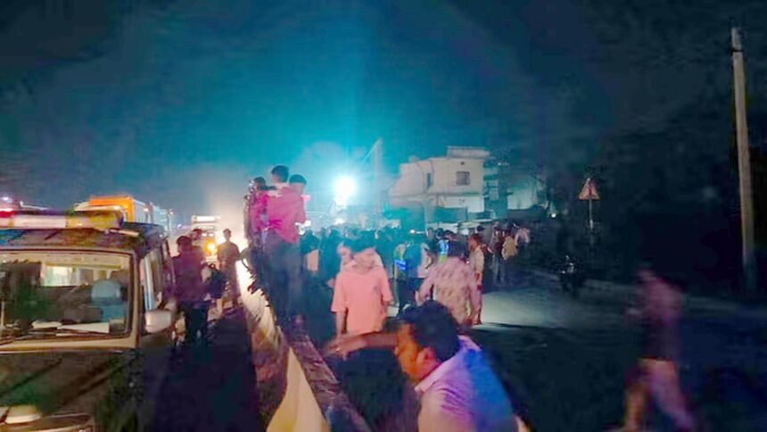 Road Accident: तेज रफ्तार का कहर, राहगीर को रौंदा; मौत के बाद आक्रोशित लोगों ने किया चक्काजाम