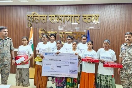 Surrender after encounter: बड़ी वारदातों में शामिल रहे 9 नक्सलियों ने किया आत्मसमर्पण, 6 महिलाएं भी शामिल