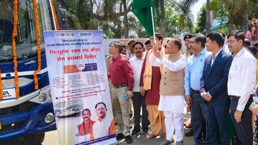 मुख्यमंत्री विष्णुदेव साय ने कैंसर डिटेक्शन वैन को हरी झंडी दिखाकर किया रवाना