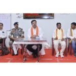 उपमुख्यमंत्री शर्मा ने सुकमा में आत्मसमर्पित नक्सलियों से की चर्चा: राज्य शासन की समस्त योजनाओं के लाभ दिलाने के दिए निर्देश