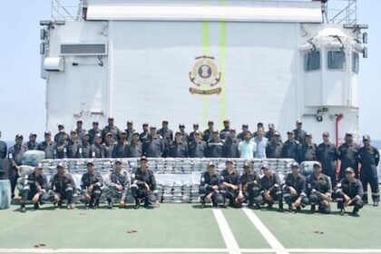 ICG और ATS को देखते ही समुद्र में 300 किलो मादक पदार्थ फेंक भागे तस्कर, 1800 करोड़ आंकी गई कीमत