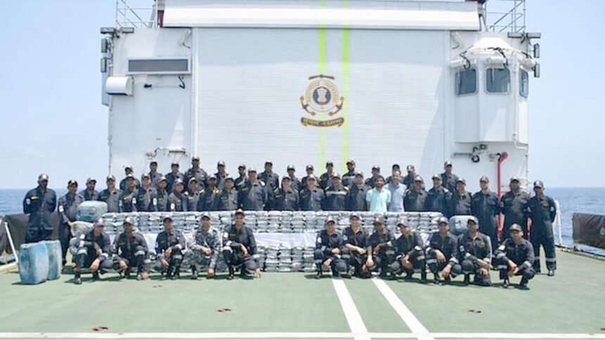 ICG और ATS को देखते ही समुद्र में 300 किलो मादक पदार्थ फेंक भागे तस्कर, 1800 करोड़ आंकी गई कीमत