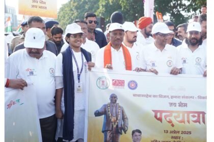 मुख्यमंत्री विष्णु देव साय युवाओं के साथ 'जय भीम पदयात्रा' में हुए शामिल