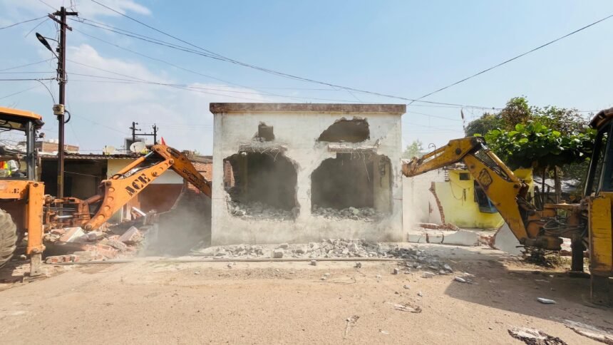 Big Breaking_Bhilai: खुर्सीपार में चला बुलडोजर, गौतम नगर के 53 अवैध कब्जे हुए धवस्त