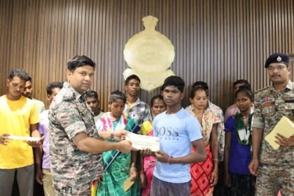 हथियार के साथ आत्मसमर्पण करने वाले नक्सलियों को छत्तीसगढ़ सरकार देगी लाखों रूपए