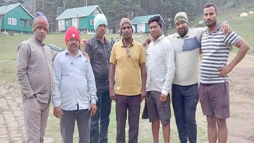 Pahalgam Attack: आतंकी हमले में बाल-बाल बचे पलारी के सात पर्यटक, श्रीनगर से लौट रहे हैं छत्तीसगढ़