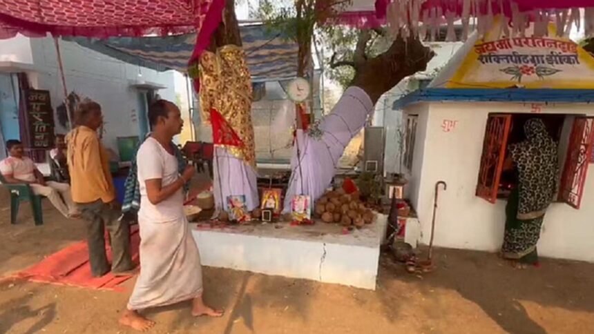 छत्तीसगढ़ का एक गांव 'झींका'…और गांव की सरहद पर एक मंदिर…अनोखी है यहां की आस्था, दर्शन करने उमड़ते हैं श्रद्धालू