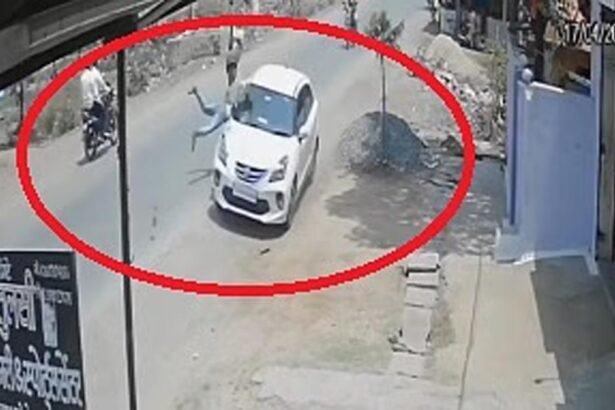 तेज रफ्तार कार की चपेट में आने से दो युवक घायल, एक की हालत गंभीर