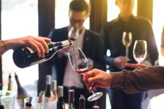 Wine 1-Day Licence: शादी समारोह या अन्य किसी फंक्शन में पिलानी है मेहमानों को शराब तो एक दिन का लाइसेंस है जरूरी, चुकानी होगी इतनी कीमत