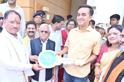 सीएम साय ने किया अटल आवास योजना अंतर्गत 226 आवासों का लोकार्पण, हितग्राहियों को सौंपी सपनों के घर की चाबी