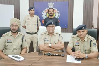 टूर के नाम पर धोखाधड़ी: जमीन, सोने के सिक्का का लालच, आरोपी गिरफ्तार