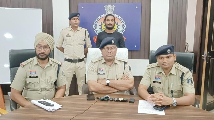 टूर के नाम पर धोखाधड़ी: जमीन, सोने के सिक्का का लालच, आरोपी गिरफ्तार