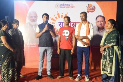 सिविक सेंटर भिलाई में जनसंपर्क विभाग द्वारा 'सुशासन तिहार' के अवसर पर सांस्कृतिक कार्यक्रम का आयोजन, हितग्राहियों ने साझा किये अनुभव