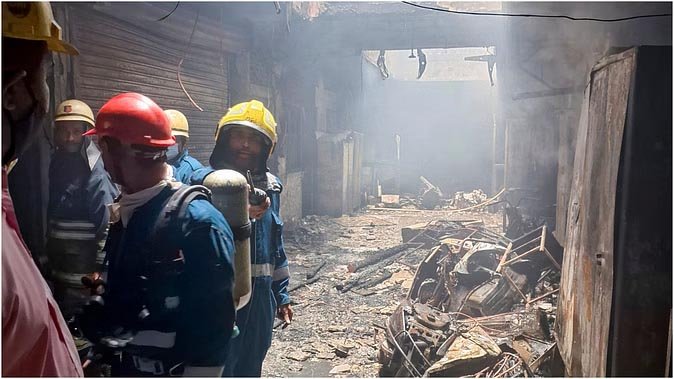 चारमीनार के पास एक इमारत में लगी भीषण आग; चार बच्चों समेत 13 की मौत, कई के फंसे होने की आशंका