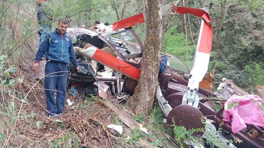 Helicopter Crash: दर्दनाक हादसे में पायलट समेत छह यात्रियों की मौत, सीएम ने जांच के दिए निर्देश