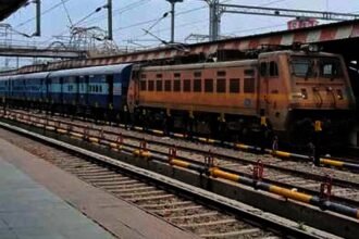 India-Pakistan Tension: यात्रियों की सुरक्षा के लिए रेलवे का फैसला, ब्लैकआउट के वक्त इन शहरों से नहीं चलेगी कोई ट्रेनें